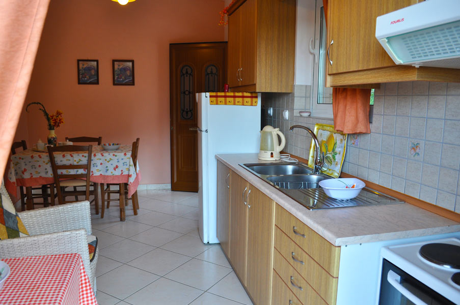 Korfu-Ferienappartement-B-Kueche-Sophia