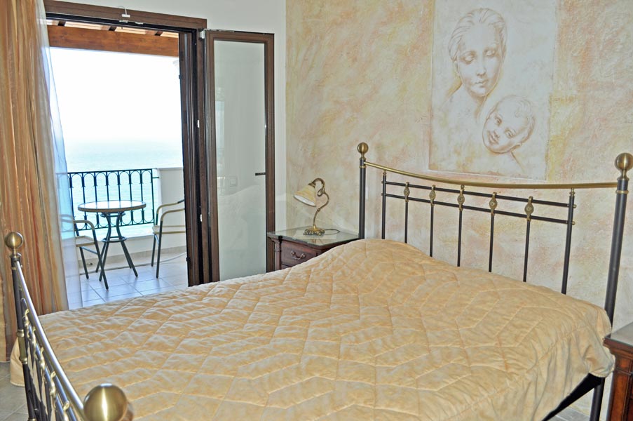 Villa-Vas-MasterBed-2.OG